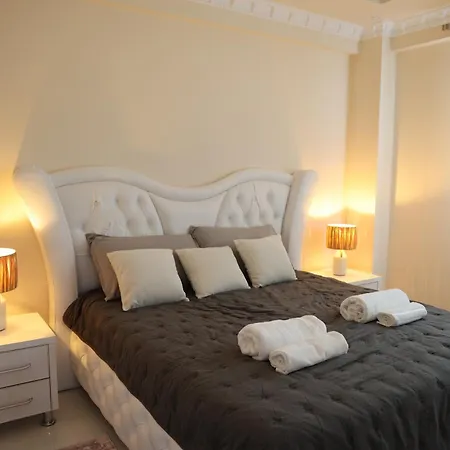 Raina Luxury * Berati
